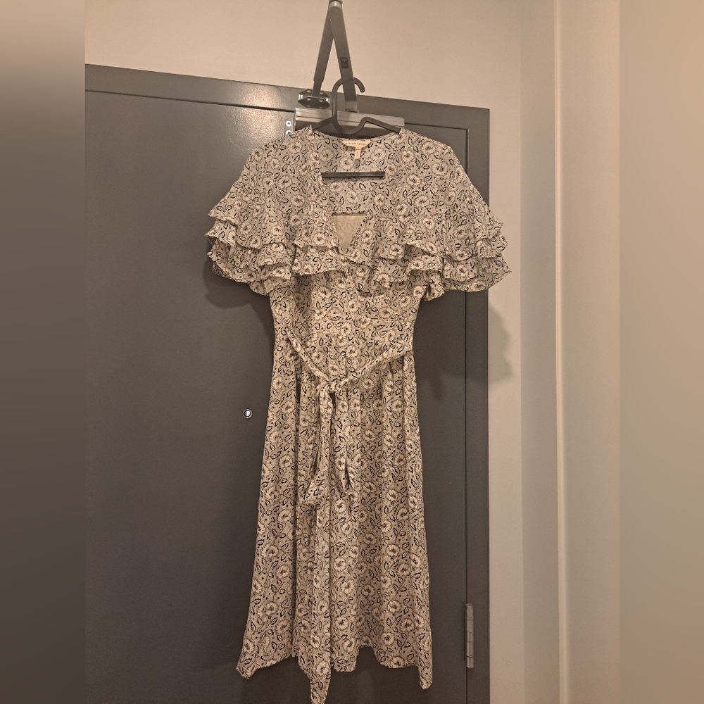 100% silk Rebecca Taylor Floral Ruffle Sleeve Dress - Picture 3 of 6